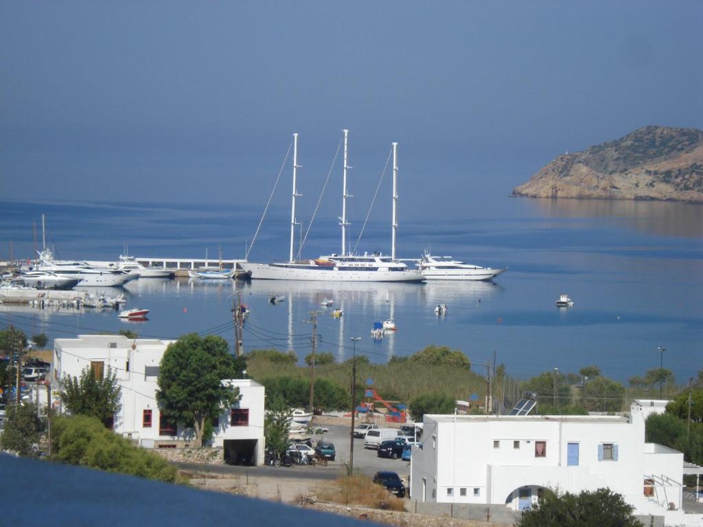 Efharis Otel Kamares  Dış mekan fotoğraf